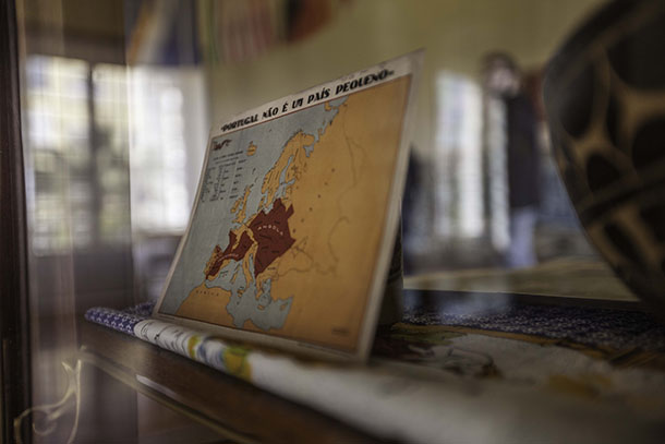 UNMAPPING THE WORLD